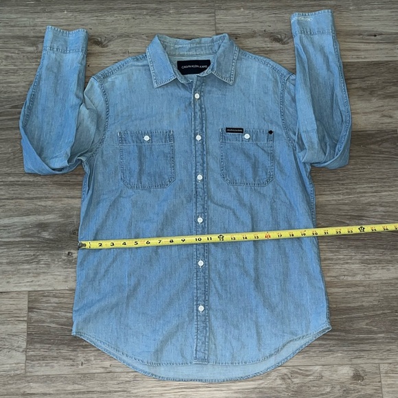 Calvin Klein - Denim colored button down - Picture 4 of 6